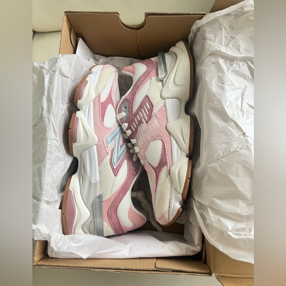 New Balance 9060 Rose Pink U9060FRL - Women’s Size 7.5 US - Pink White Shoes NEW - Picture 7 of 11